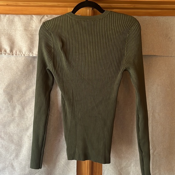 Green, ultra stretchy, tie up front sweater - Picture 2 of 3